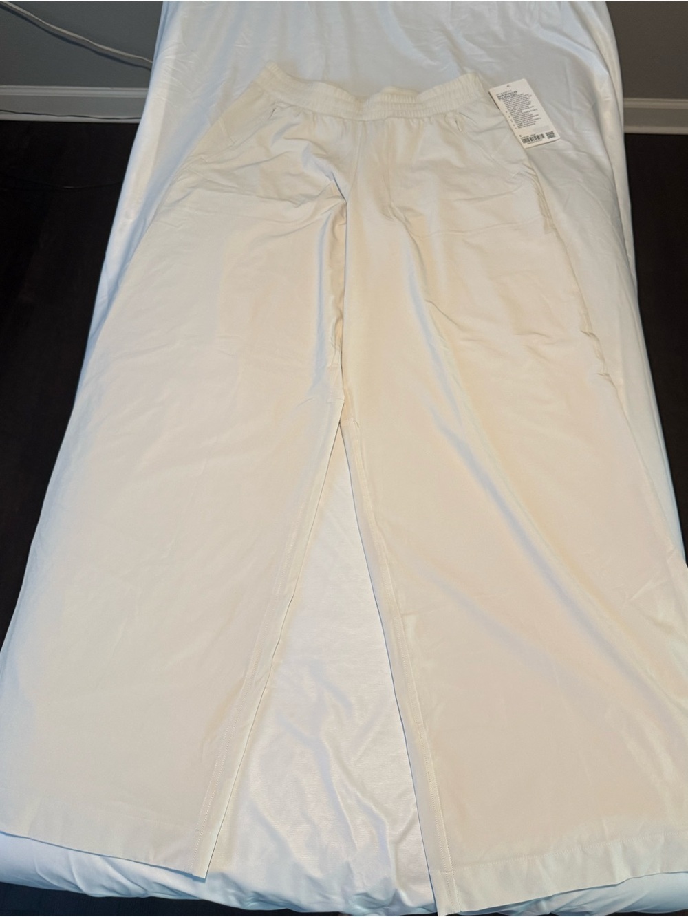 Women’s lululemon swift wide leg mid rise pant - Picture 2 of 5